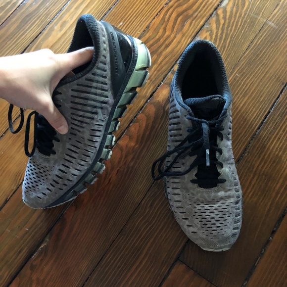 Running ASICS - Picture 2 of 4